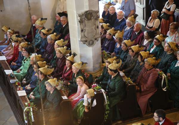 GoldHauben und Trachten-Wallfahrt