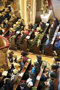 Goldhauben und Trachten-Wallfahrt