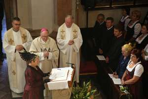 Goldhauben und Trachten-Wallfahrt