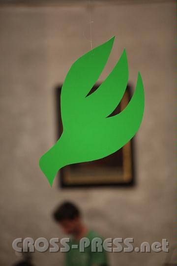 2011.05.20_19.10.05_01.jpg - Die grüne Taube peckt gerade jemanden auf den Kopf.  ;))