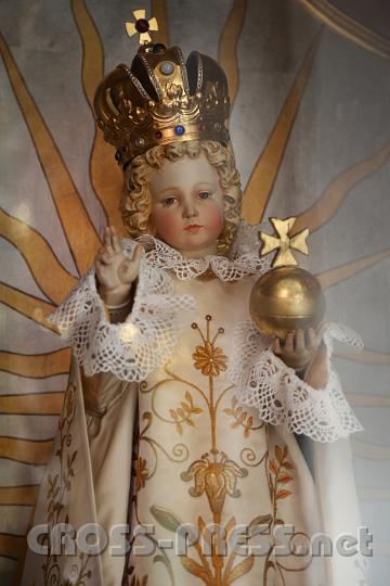 2013.11.10_14.26.25.jpg - Das "Prager Christkindl" in einer kleinen Seitenkapelle.