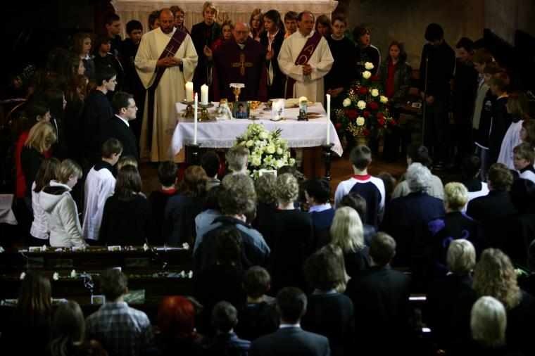 06.04.25_008 Manuel, zwar nicht mehr mit den Augen sichtbar, doch mitten unter uns, vereint im gemeinsamen Vater Unser.