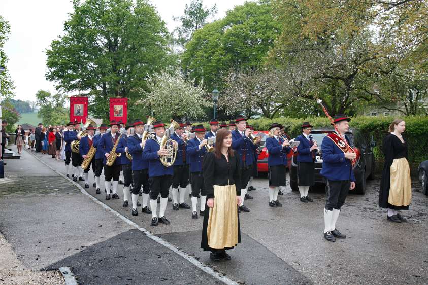 Erstkommunion 2016 in Wolfsbach Angeführt von der Musikkapelle ...