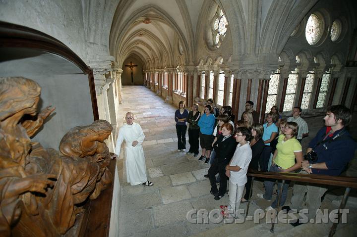 2008.07.05_08.41.32.JPG - F�hrung durch Stift Heiligenkreuz mit Fr. Coelestin