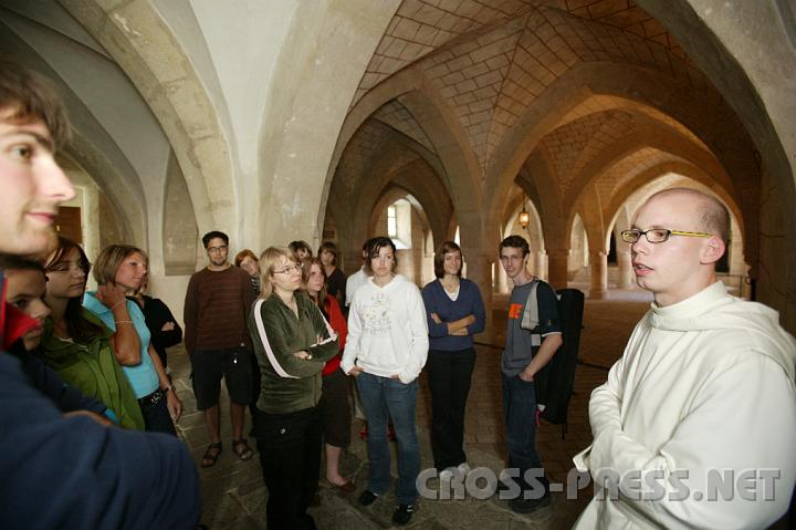 2008.07.05_09.03.45.JPG - F�hrung durch Stift Heiligenkreuz mit Fr. Coelestin
