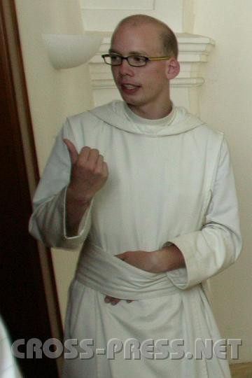 2008.07.05_09.07.02.JPG - F�hrung durch Stift Heiligenkreuz mit Fr. Coelestin