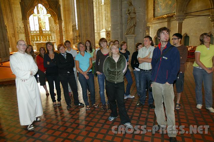 2008.07.05_09.17.11.JPG - F�hrung durch Stift Heiligenkreuz mit Fr. Coelestin