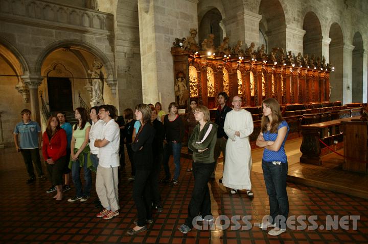 2008.07.05_09.21.24.JPG - F�hrung durch Stift Heiligenkreuz mit Fr. Coelestin