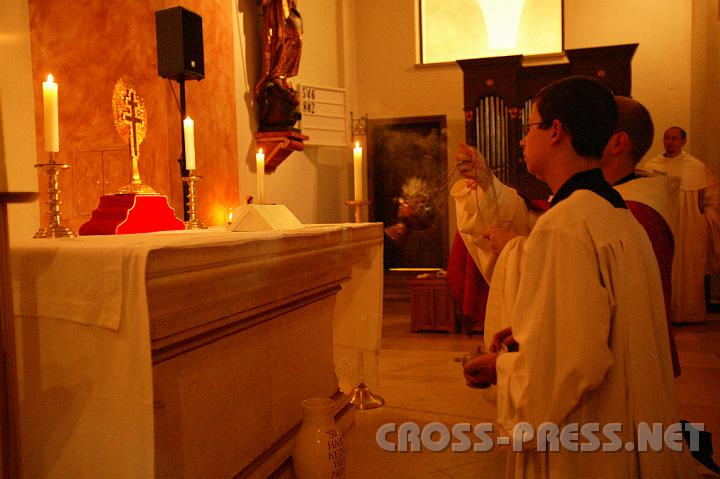 2008.07.04_20.31.23_01.JPG - Prozession durch Stiftskirche und Kreuzgang