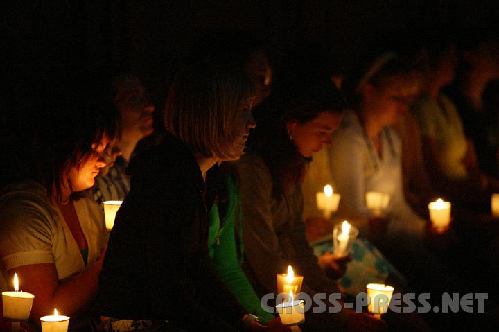 2008.07.04_20.49.59.JPG - Prozession durch Stiftskirche und Kreuzgang