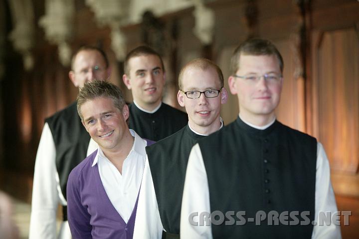 2008.10.21_13.40.00.JPG - Ein katholischer Popstar aus Belgien auf Besuch bei den Charts-St�rmer "Kollegen".