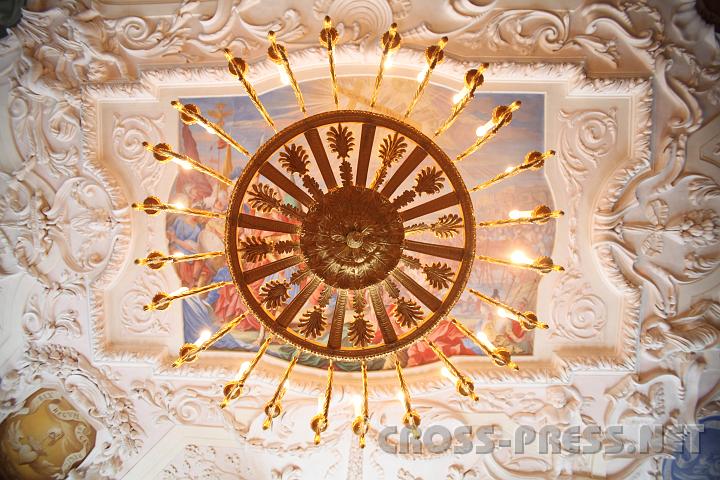 2009.02.21_13.40.17.jpg - Kronleuchter im Kaisersaal