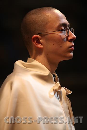 2009.08.14_16.09.23.jpg - Nicht sein Aussehen, sondern viel mehr seine Haltung erweckt den Eindruck es handle sich hier um einen Zen- und nicht um einen Zisterzienser-Monch. ;)