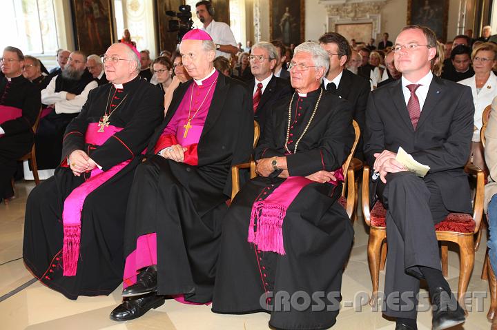 2009.09.03_12.06.32.jpg - Apostolische Nuntius Peter Zurbriggen, Bischof Egon Kapellari, Wiener Bischofsvikar P.Amadeus Hörschläger, LR Stephan Pernkopf (i.V. LH Erwin Pröll).