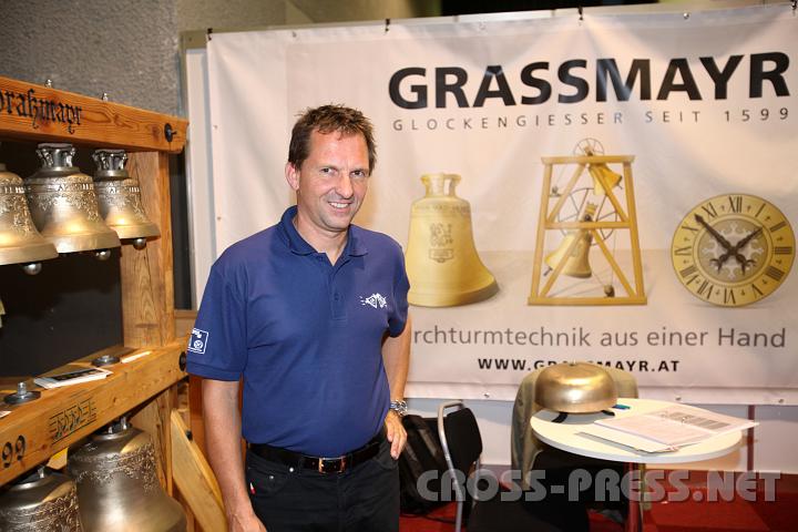 2009.10.08_17.31.34.jpg - <- Johannes Grassmayr von der traditionsreichen Glockengie�erfamilie aus Innsbruck, die seit �ber 400 Jahren mit ihren klingenden Werken weite Gebiete Mitteleuropas erl�ute(r)n.  :)