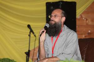 JungFamilienTreffen 2010 P.Johannes Lechner hat den Frieden gesucht, ihm nachgejagt und offenistlich erwischt. ;)