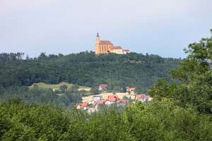 JungFamilienTreffen 2010 Blick auf die Wallfahrtskirche am Pöllauberg.