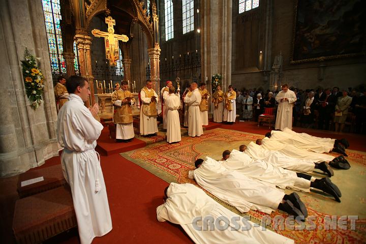 2010.08.15_16.14.43.jpg - Prostration als Zeichen der Demut und des Gehorsams gegen�ber Gott.