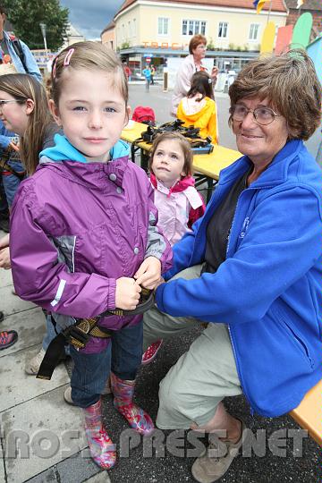 2010.08.28_10.46.59.jpg - Geklettert wurde auch barfu�, in Schlapfen und sogar in Gummistiefeln...