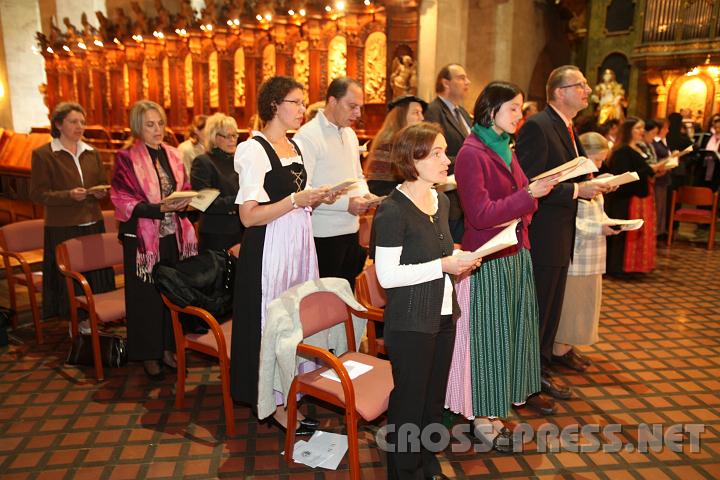 2010.09.25_09.33.30.jpg - Diese Menschen stehen bereit, "Christwillige" auf ihrem Weg zur Taufe ehrenamtlich zu begleiten.   Daf�r haben sie keine M�he gescheut und nebenber�flich eine 2-j�hrige Ausbildung absolviert.