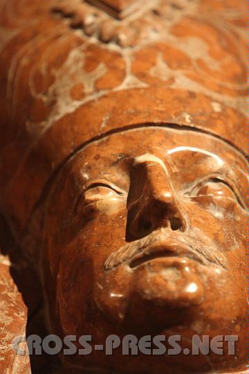 2010.11.15_19.43.43.jpg - Auch dieser Bischof war gewisserma�en dabei.  :)