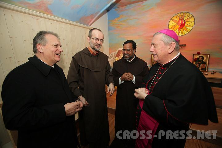 2011.03.19_12.12.05.jpg - LH Vertreter BR Dir. Gottfried Kneifel, Provinzial der Karmeliter P.Roberto Maria Pirastu, Prior des Karmelitenkonvents P.James Niravath mit Diözesanbischof Dr. Ludwig Schwarz.