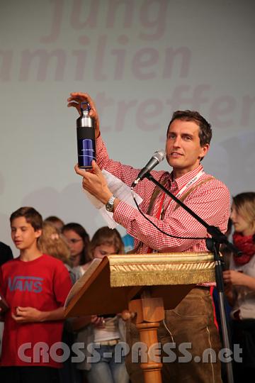 2012.07.22_10.55.03.jpg - Eine edle, sportliche Trinkflasche als Dankgeschenk, um "geistliche Durststrecken zu überbrücken".