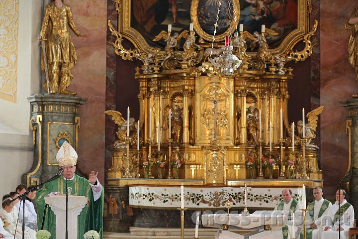 2012.07.22_12.09.36_01.jpg - Familienbischof DDr. Klaus Küng sendet die Familien.