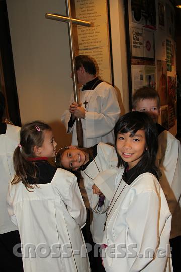 2012.11.18_16.12.27.jpg - Eva und DI Erich Berger, Leiter der Akademie für Familienpädagogik/Schönstatt am Kahlenberg, begrüßen die Familientrainer-Ehepaare und Gäste.