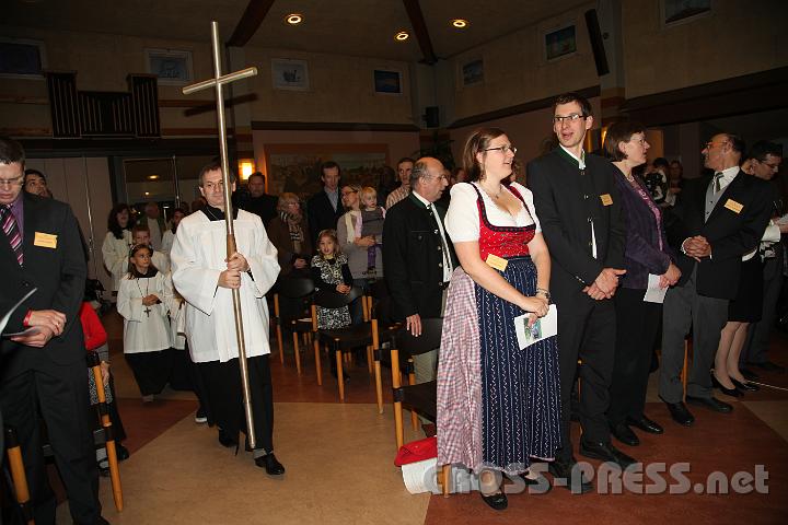 2012.11.18_16.13.31.jpg - Eva und DI Erich Berger, Leiter der Akademie für Familienpädagogik/Schönstatt am Kahlenberg, begrüßen die Familientrainer-Ehepaare und Gäste.