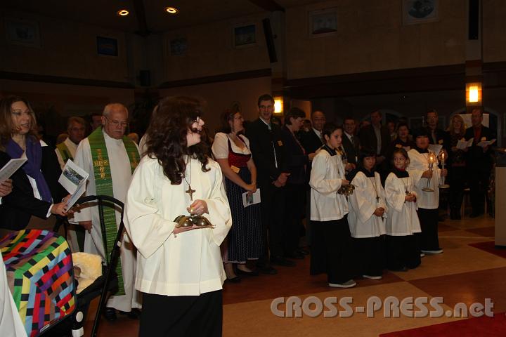 2012.11.18_16.13.40.jpg - Eva und DI Erich Berger, Leiter der Akademie für Familienpädagogik/Schönstatt am Kahlenberg, begrüßen die Familientrainer-Ehepaare und Gäste.