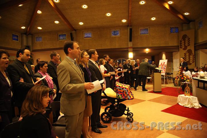 2012.11.18_16.21.43_02.jpg - Eva und DI Erich Berger, Leiter der Akademie für Familienpädagogik/Schönstatt am Kahlenberg, begrüßen die Familientrainer-Ehepaare und Gäste.