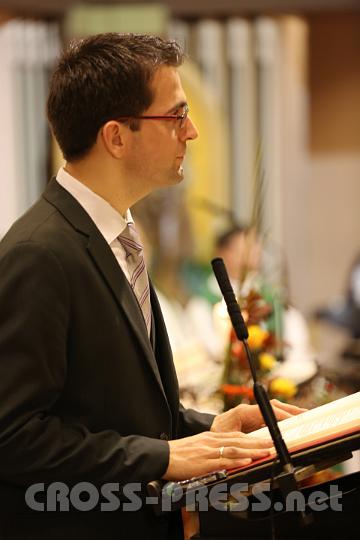 2012.11.18_16.23.09_01.jpg - Eva und DI Erich Berger, Leiter der Akademie für Familienpädagogik/Schönstatt am Kahlenberg, begrüßen die Familientrainer-Ehepaare und Gäste.