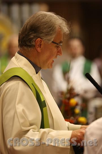 2012.11.18_16.28.33.jpg - Eva und DI Erich Berger, Leiter der Akademie für Familienpädagogik/Schönstatt am Kahlenberg, begrüßen die Familientrainer-Ehepaare und Gäste.