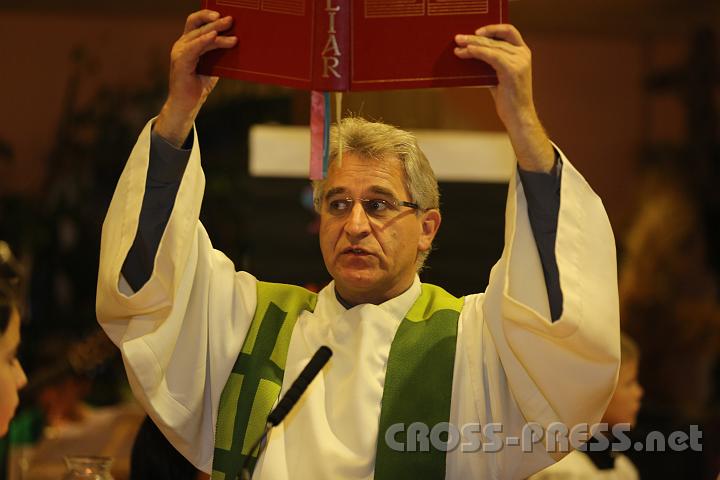 2012.11.18_16.29.43_01.jpg - Eva und DI Erich Berger, Leiter der Akademie für Familienpädagogik/Schönstatt am Kahlenberg, begrüßen die Familientrainer-Ehepaare und Gäste.