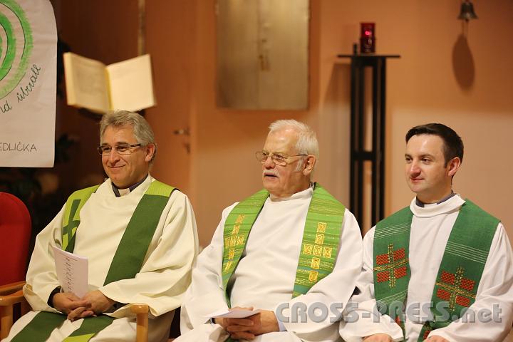 2012.11.18_16.31.33.jpg - Eva und DI Erich Berger, Leiter der Akademie für Familienpädagogik/Schönstatt am Kahlenberg, begrüßen die Familientrainer-Ehepaare und Gäste.