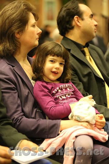 2012.11.18_16.34.51.jpg - Eva und DI Erich Berger, Leiter der Akademie für Familienpädagogik/Schönstatt am Kahlenberg, begrüßen die Familientrainer-Ehepaare und Gäste.