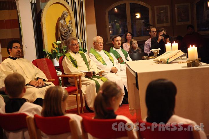2012.11.18_16.36.23.jpg - Eva und DI Erich Berger, Leiter der Akademie für Familienpädagogik/Schönstatt am Kahlenberg, begrüßen die Familientrainer-Ehepaare und Gäste.