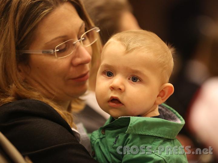 2012.11.18_16.37.46.jpg - Eva und DI Erich Berger, Leiter der Akademie für Familienpädagogik/Schönstatt am Kahlenberg, begrüßen die Familientrainer-Ehepaare und Gäste.