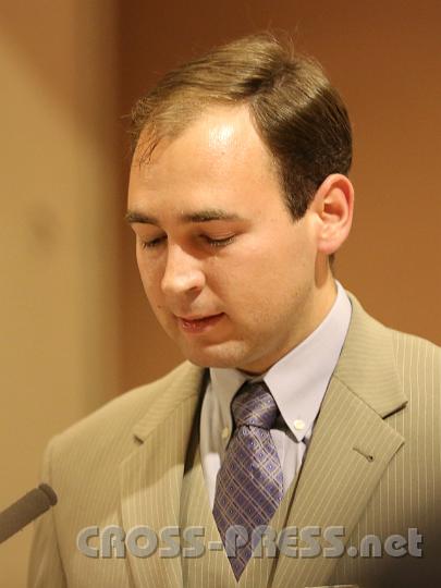 2012.11.18_16.46.23.jpg - Eva und DI Erich Berger, Leiter der Akademie für Familienpädagogik/Schönstatt am Kahlenberg, begrüßen die Familientrainer-Ehepaare und Gäste.