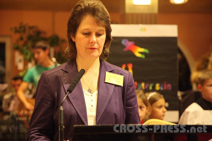 2012.11.18_16.47.19.jpg - Eva und DI Erich Berger, Leiter der Akademie für Familienpädagogik/Schönstatt am Kahlenberg, begrüßen die Familientrainer-Ehepaare und Gäste.