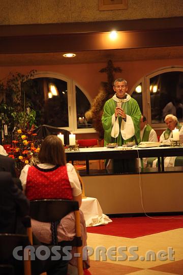 2012.11.18_16.49.29.jpg - Eva und DI Erich Berger, Leiter der Akademie für Familienpädagogik/Schönstatt am Kahlenberg, begrüßen die Familientrainer-Ehepaare und Gäste.