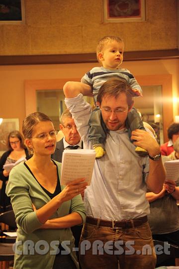 2012.11.18_16.54.06.jpg - Eva und DI Erich Berger, Leiter der Akademie für Familienpädagogik/Schönstatt am Kahlenberg, begrüßen die Familientrainer-Ehepaare und Gäste.