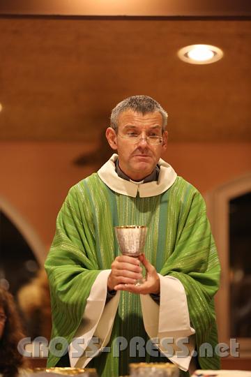 2012.11.18_16.56.27.jpg - Eva und DI Erich Berger, Leiter der Akademie für Familienpädagogik/Schönstatt am Kahlenberg, begrüßen die Familientrainer-Ehepaare und Gäste.