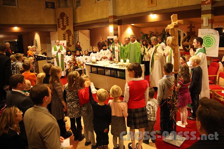 2012.11.18_16.57.50.jpg - Eva und DI Erich Berger, Leiter der Akademie für Familienpädagogik/Schönstatt am Kahlenberg, begrüßen die Familientrainer-Ehepaare und Gäste.