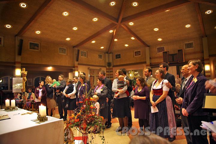 2012.11.18_17.15.12.jpg - Gleich beginnt die Diplomverleihung.