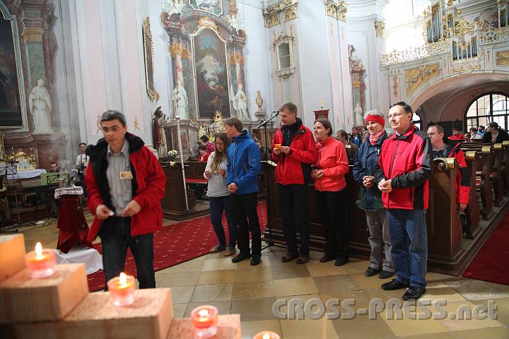 2013.05.04_15.24.51.jpg - Warten auf die Gelegenheit zur Ehe-Erneuerung - dazwischen ein Gang zur Klagemauer...