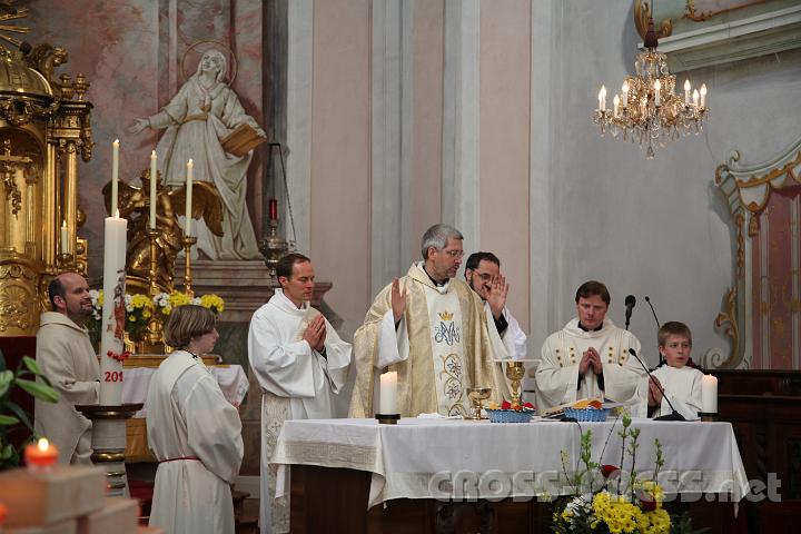 2013.05.04_17.04.07.jpg - Vor dem Hochgebet