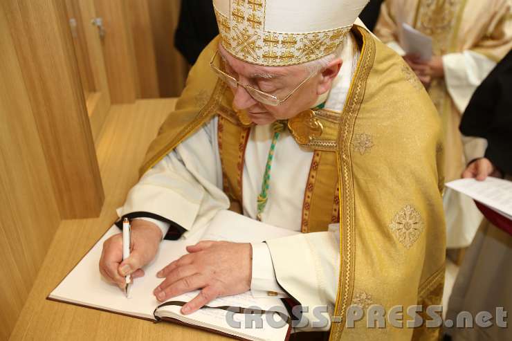 2014.06.25_17.24.37.jpg - Eintragung ins neue Buch.