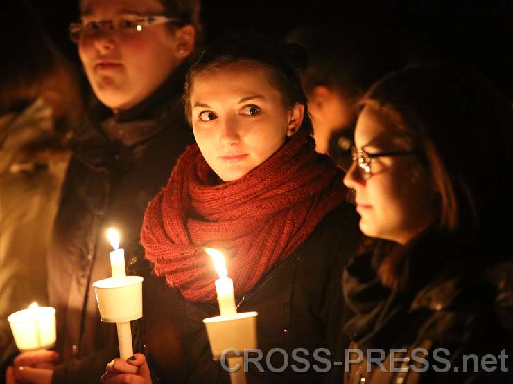 2015.03.06_20.42.02_55.JPG - Fackelprozession durch Stiftskirche und Kreuzgang